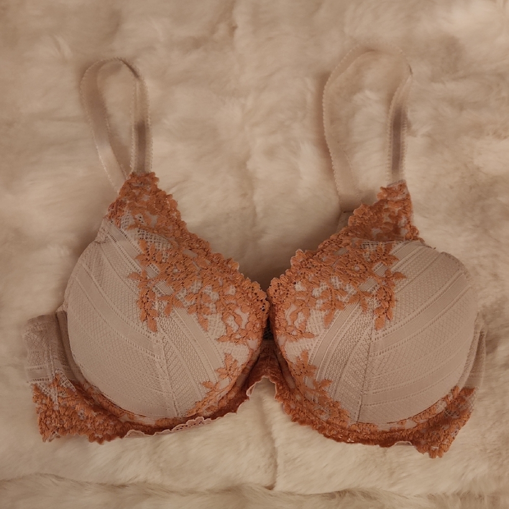 Wacoal Cream and Tan Lace Bra